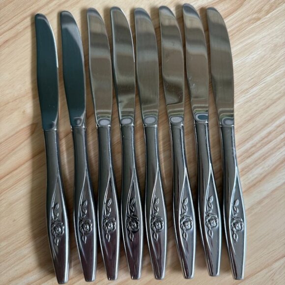 8 Vintage Oneida Lasting Rose Dinner Knives Stainless Floral Glossy - Picture 5 of 7
